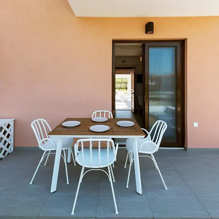 Melia Luxury 4* לריסוס